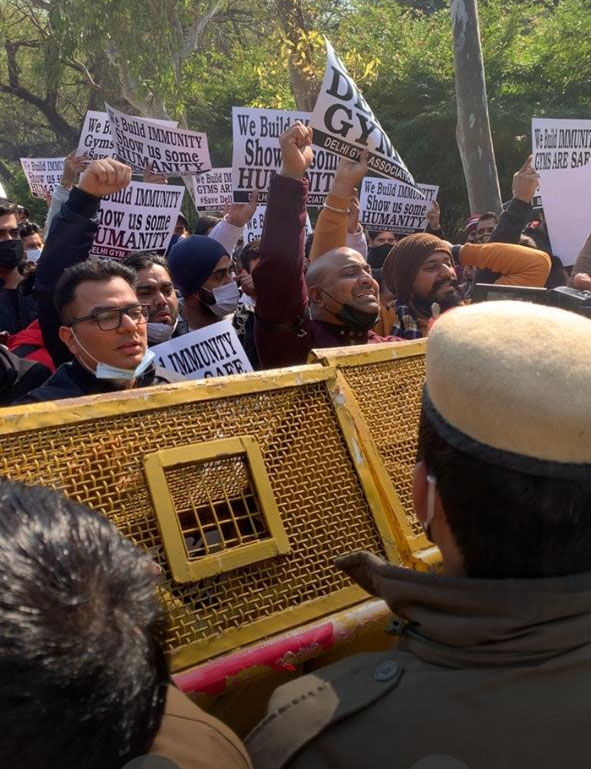 फिटनेस उद्योग खोलने की मांग के लिए जिम मालिकों ने निकाला मार्च फिटनेस उद्योग खोलने की मांग के लिए जिम मालिकों ने निकाला मार्च